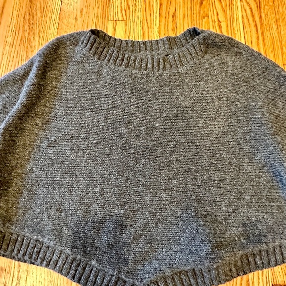 Vince Baby Alpaca and Wool Gray Poncho Sweater size XS - Charcoal Gray - Picture 8 of 8